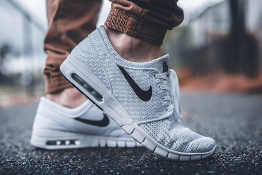 nike white walking